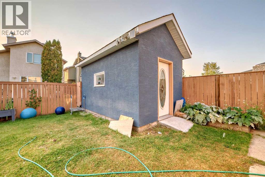 Single Family House for Sale in  Coral Keys Green NE Coral Springs Calgary 