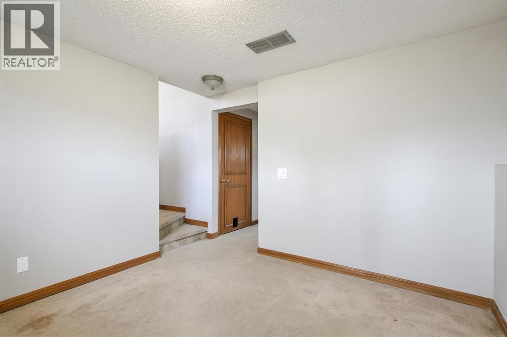 Single Family House 4 Level for Sale in  Shawnessy Drive SW Shawnessy Calgary 