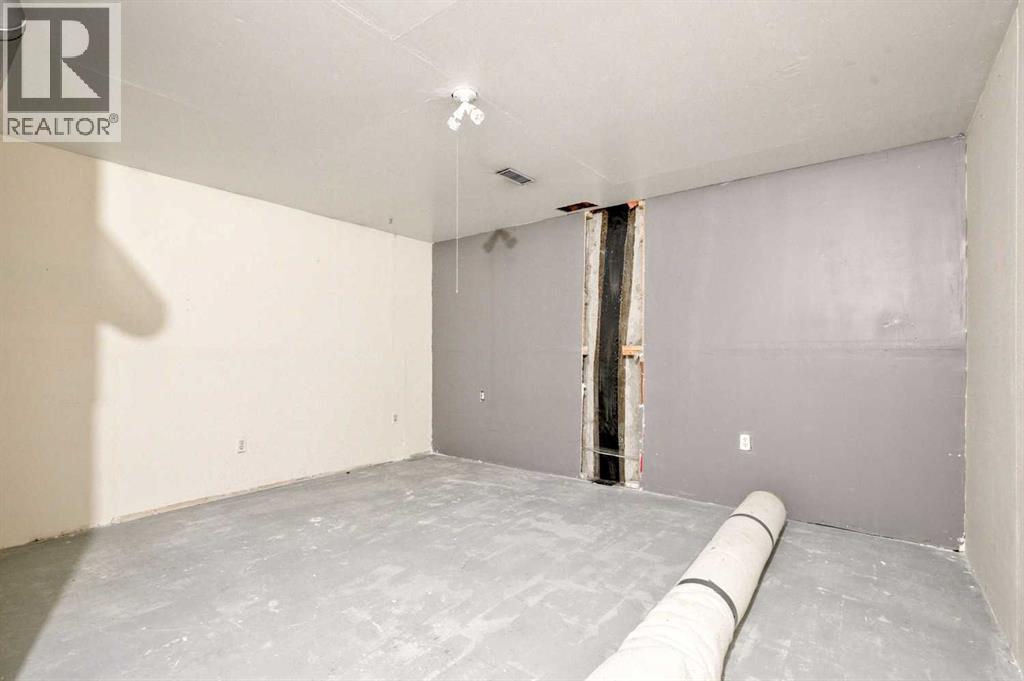 Single Family House 4 Level for Sale in  Shawnessy Drive SW Shawnessy Calgary 