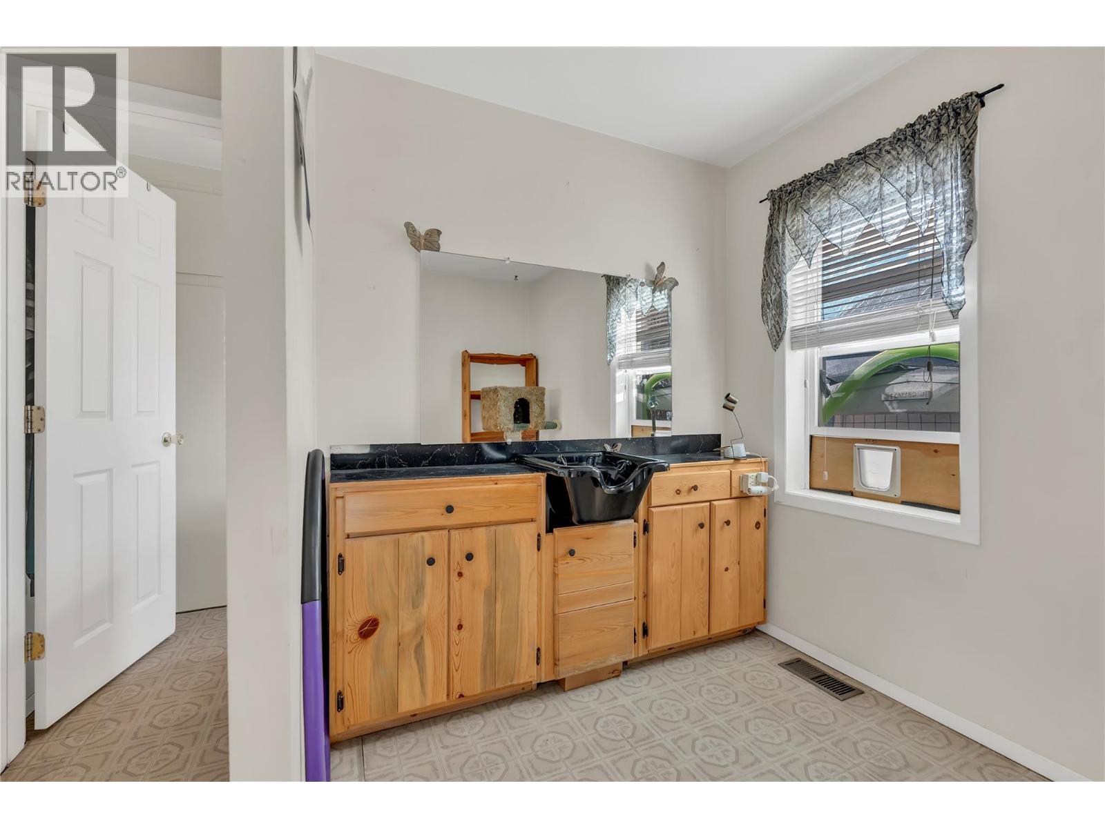  495 Auburn Crescent, Princeton