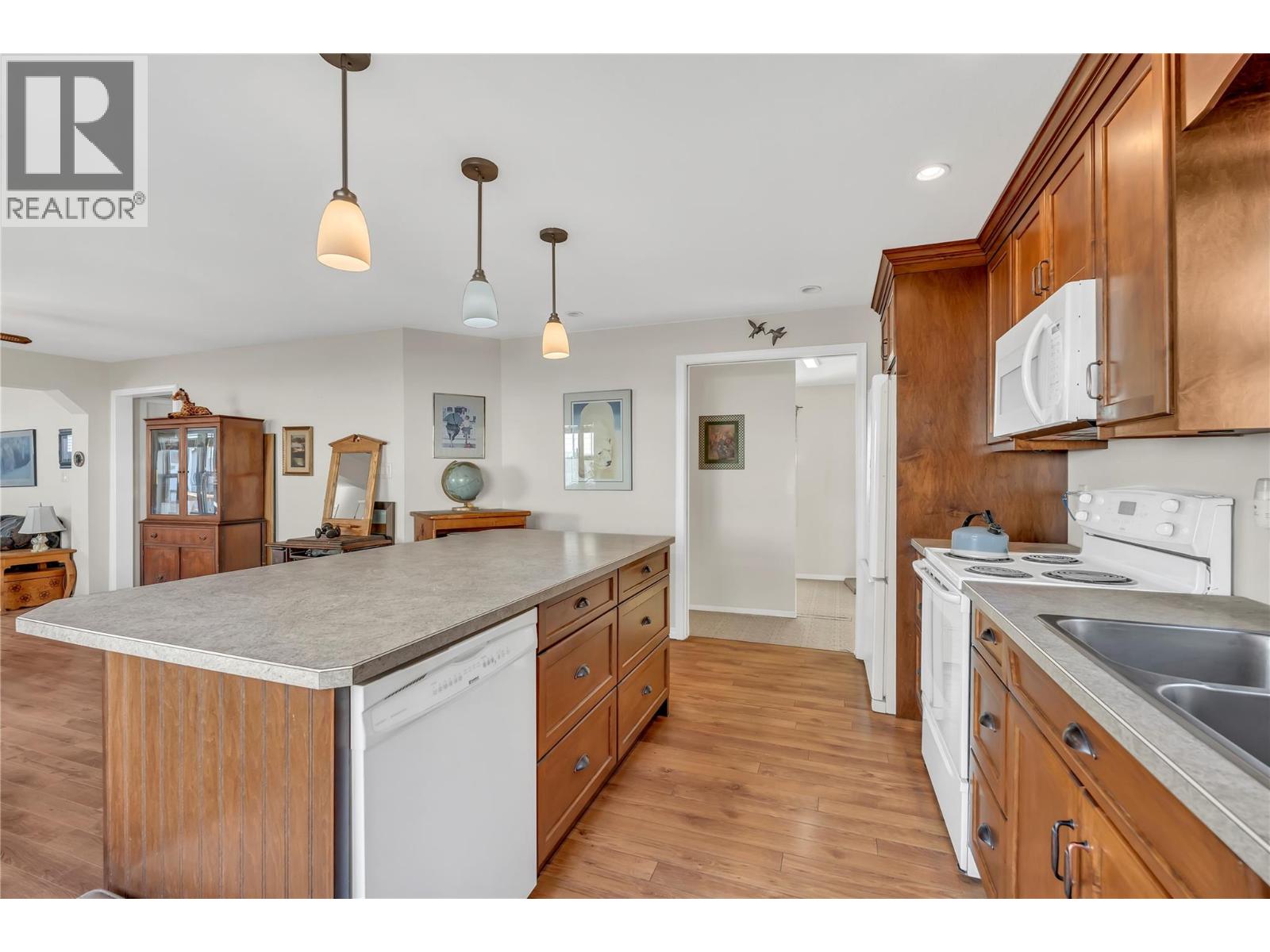  495 Auburn Crescent, Princeton