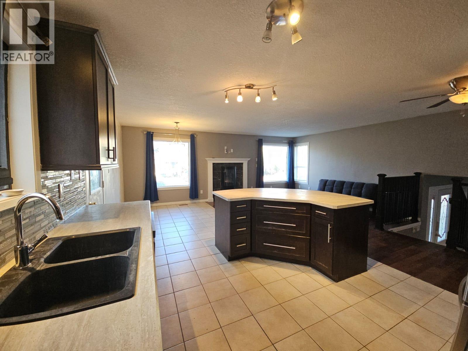 256 Peace River Crescent, Tumbler Ridge