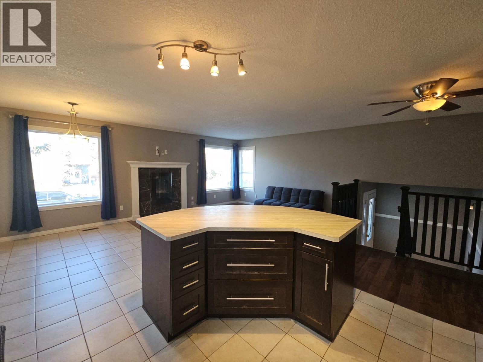 256 Peace River Crescent, Tumbler Ridge