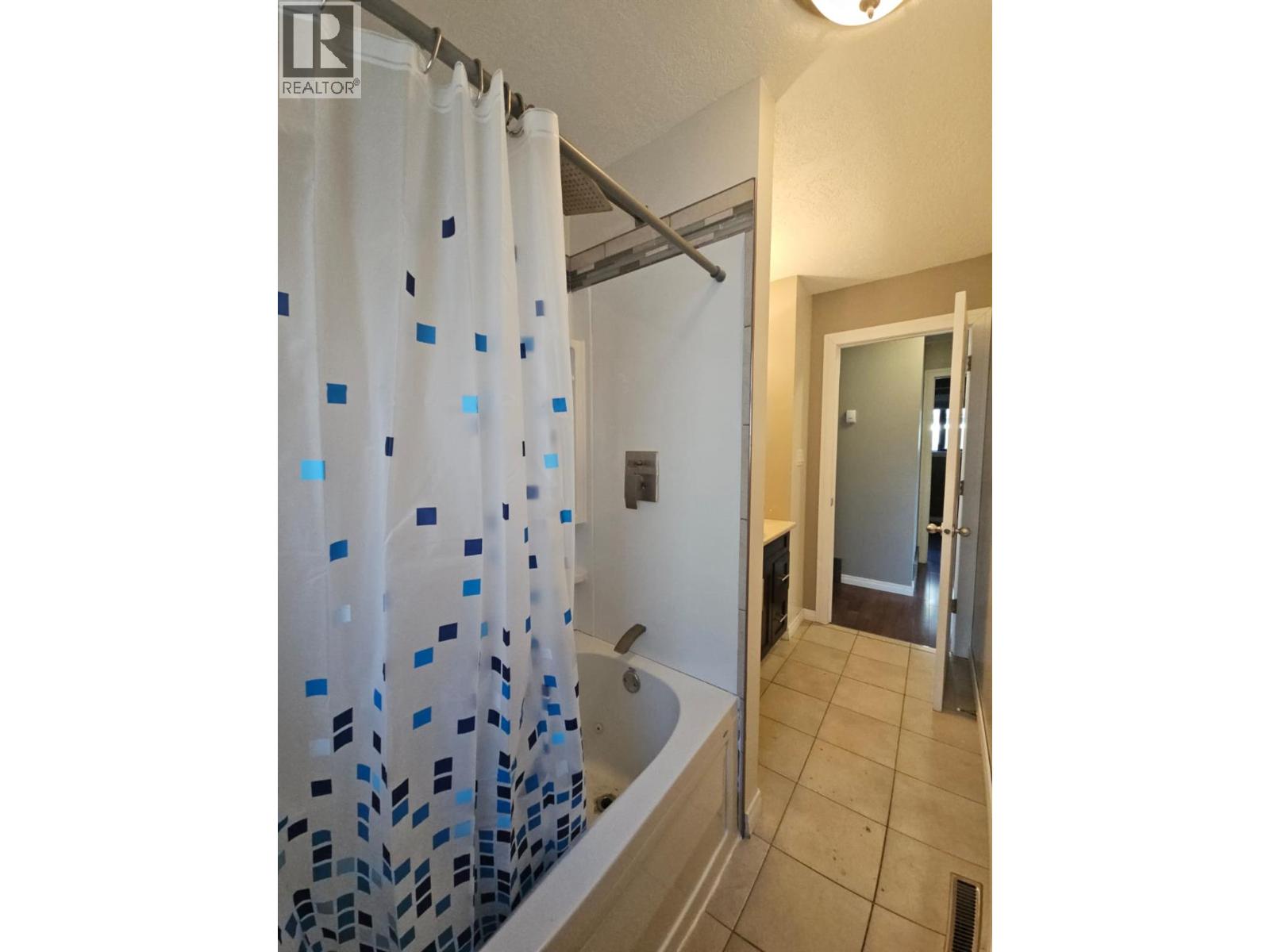 256 Peace River Crescent, Tumbler Ridge