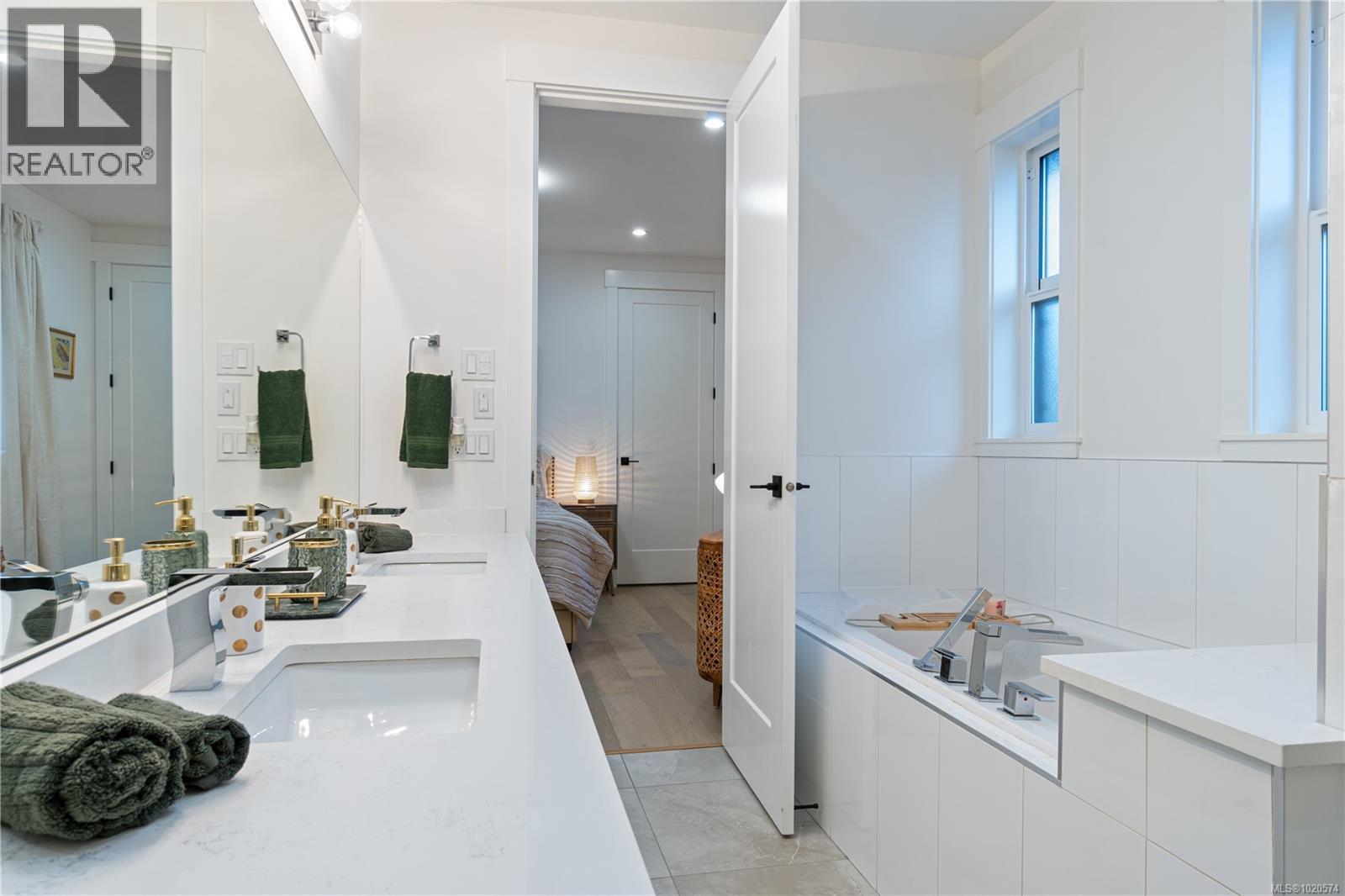 682 Briarwood Dr, Parksville