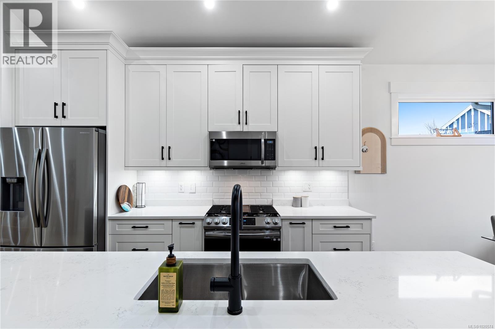 682 Briarwood Dr, Parksville