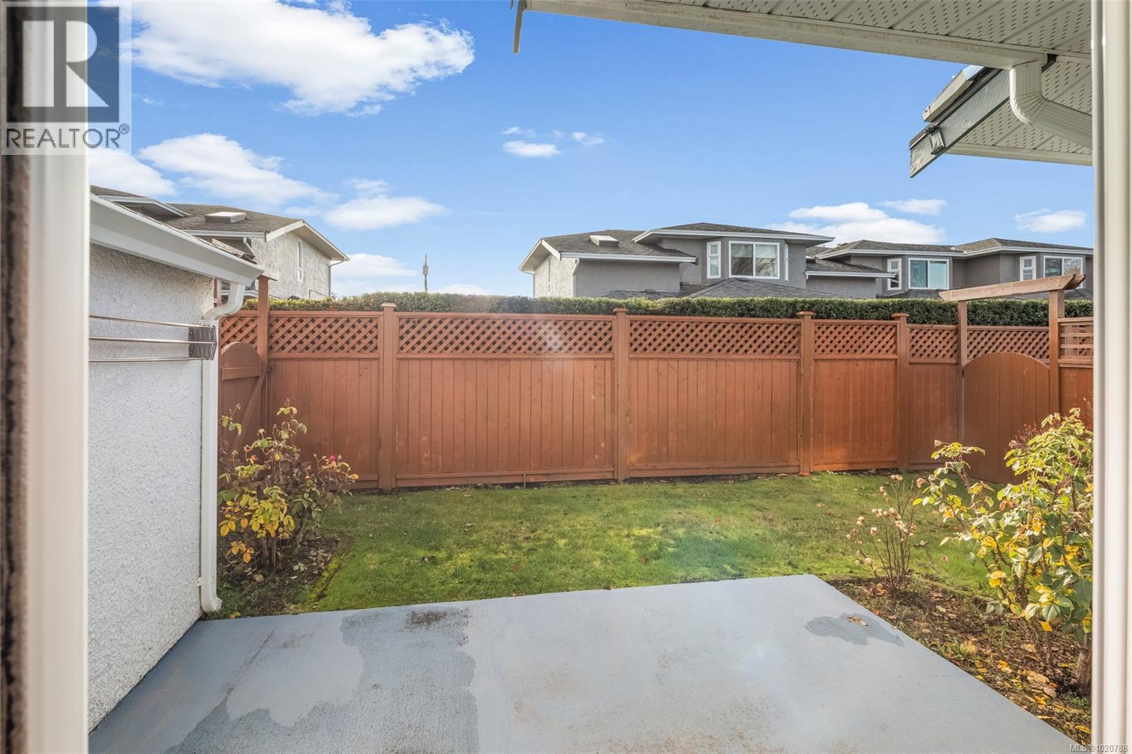 6 10084 Third Street, Sidney