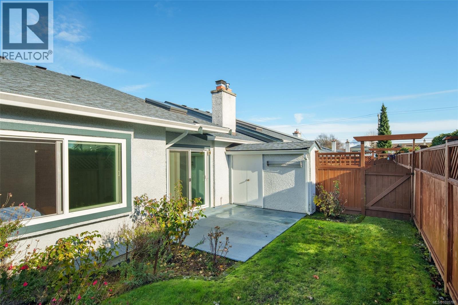 6 10084 Third Street, Sidney