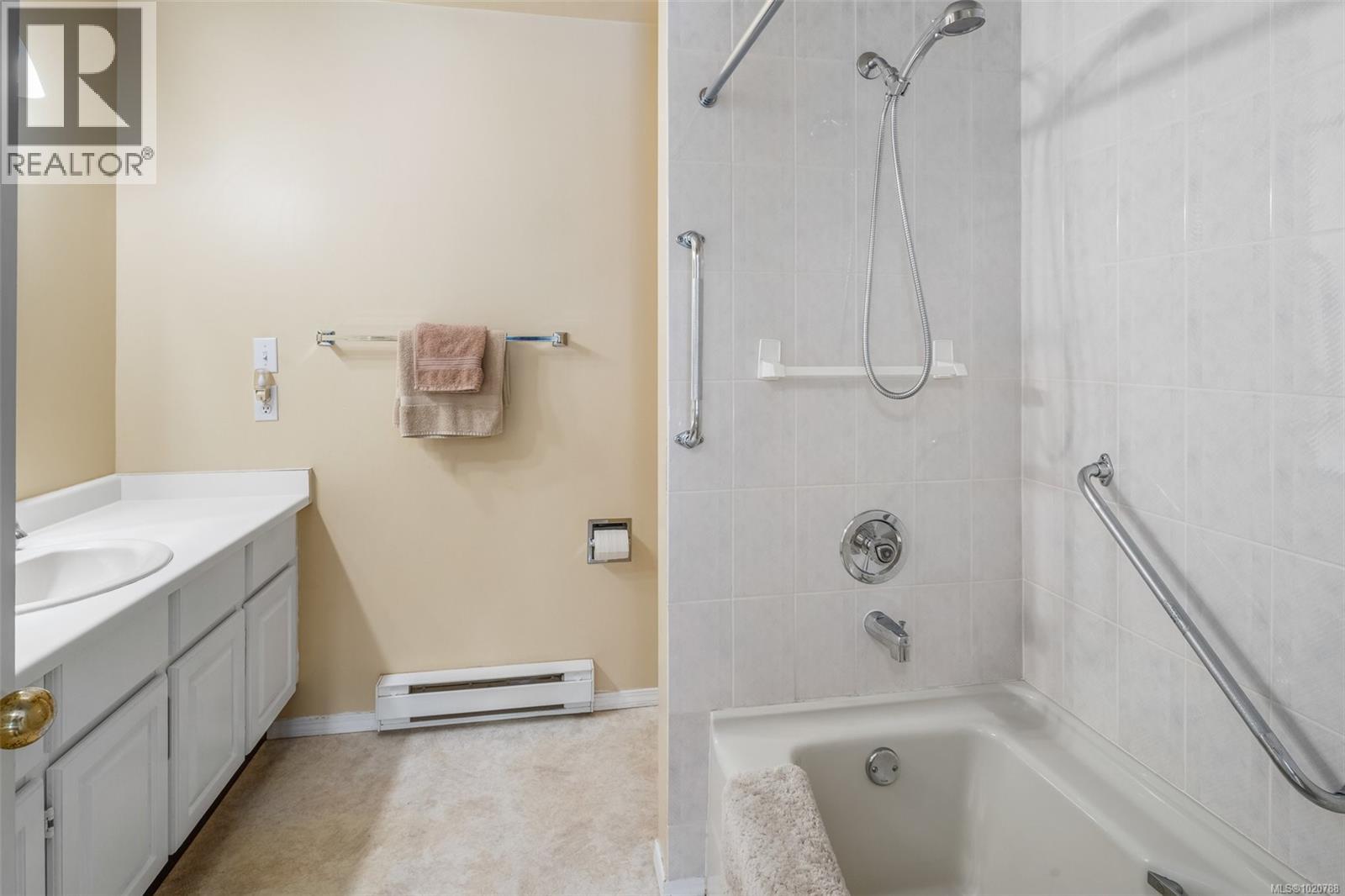 6 10084 Third Street, Sidney