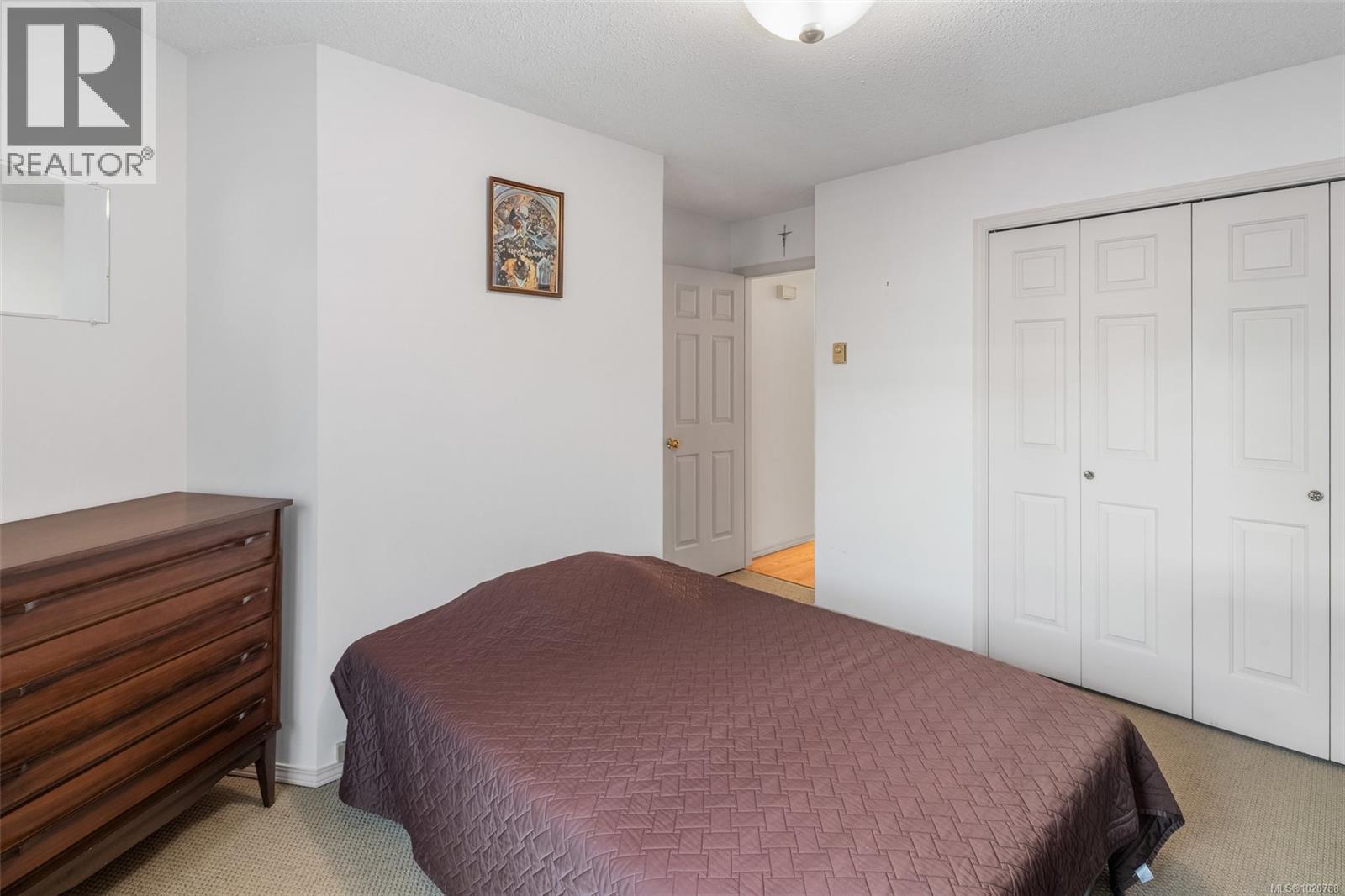 6 10084 Third Street, Sidney