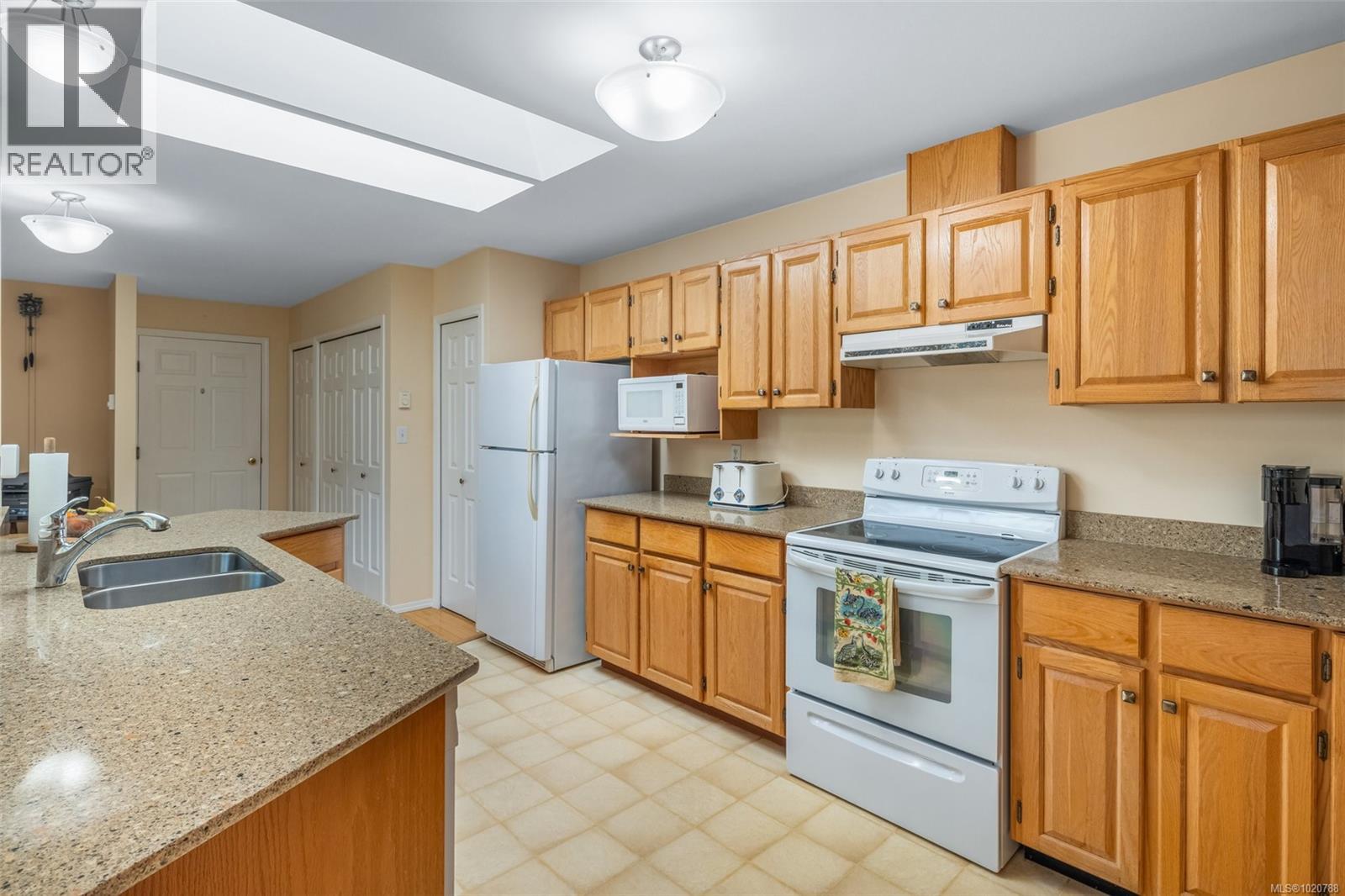 6 10084 Third Street, Sidney