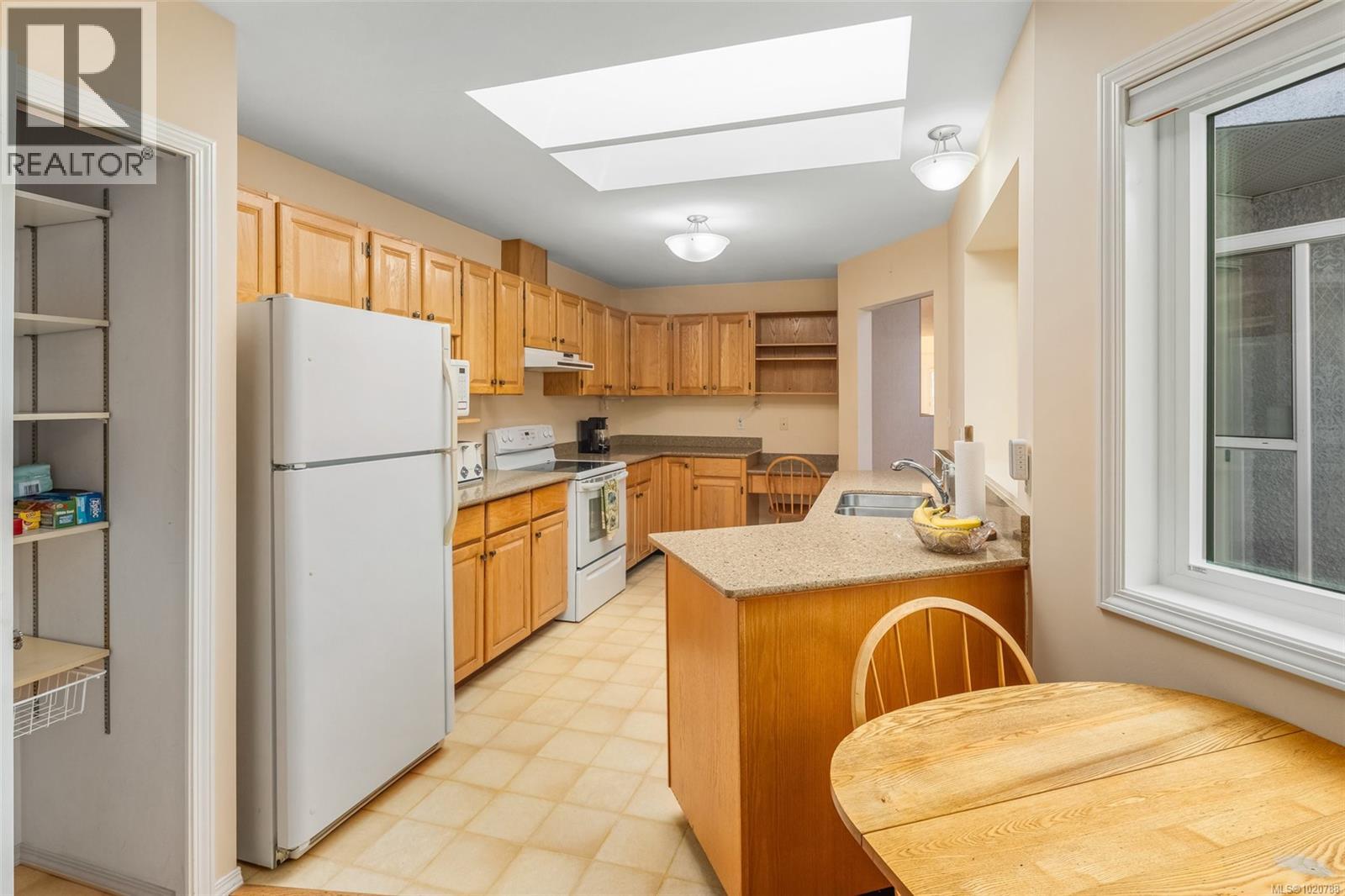 6 10084 Third Street, Sidney