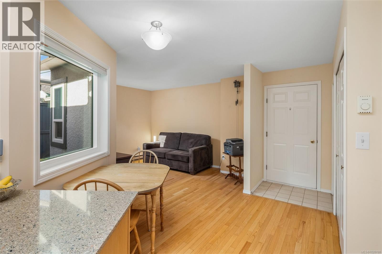 6 10084 Third Street, Sidney