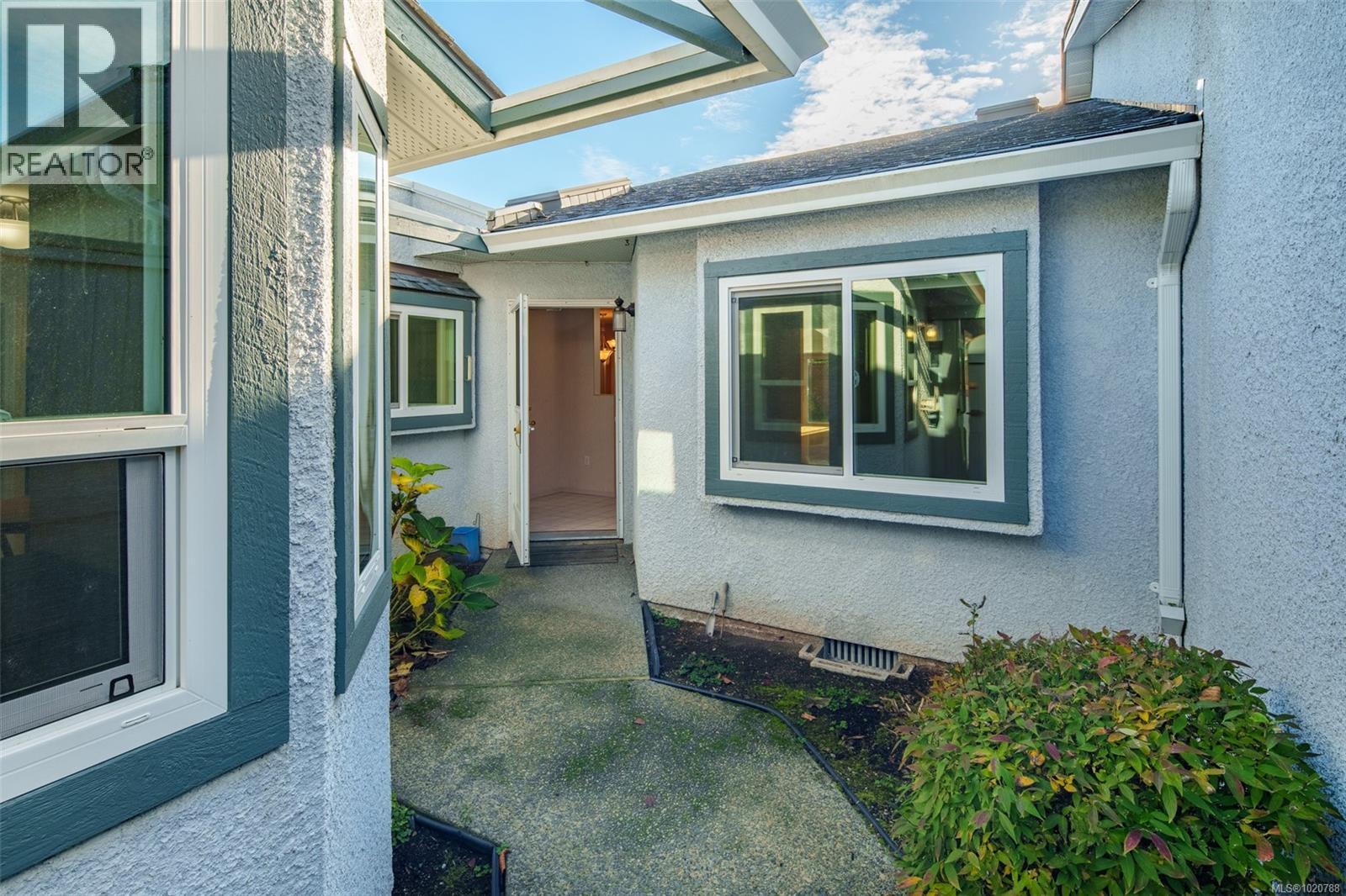 6 10084 Third Street, Sidney