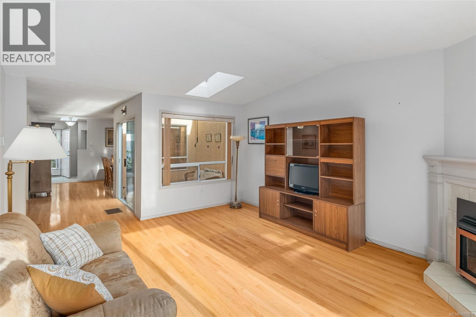 6 10084 Third Street, Sidney