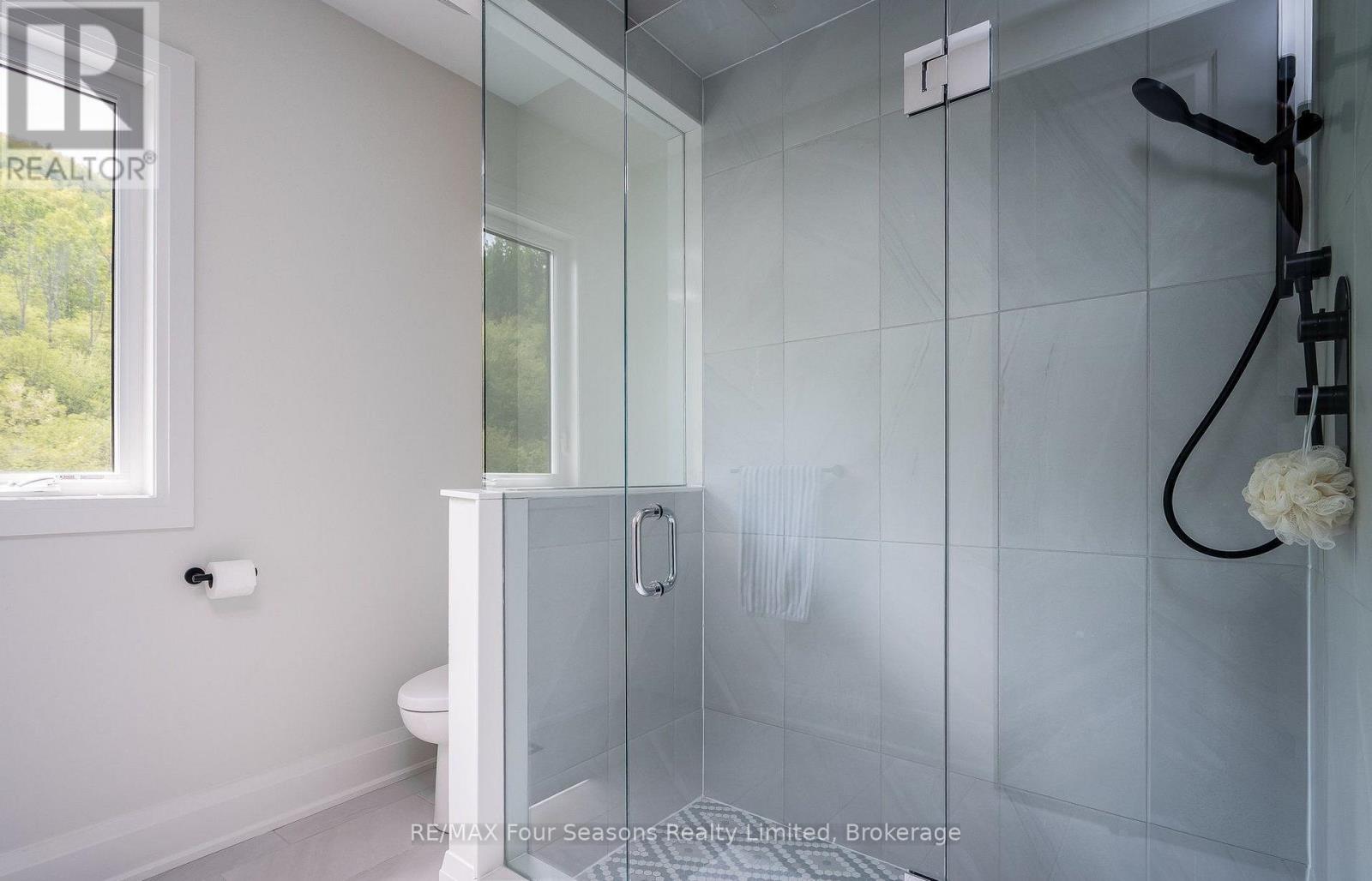132 DOROTHY DRIVE - 33