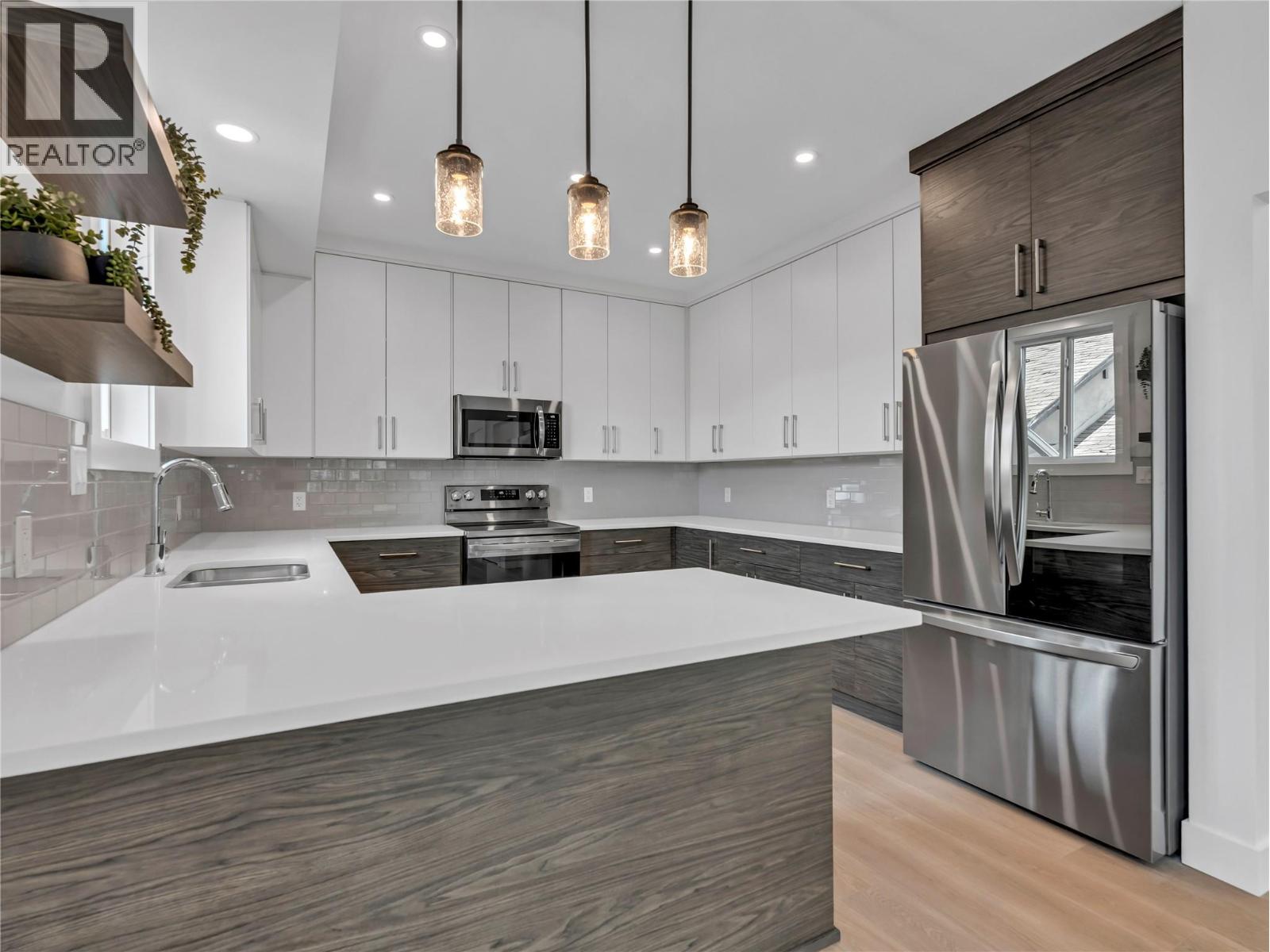 102 453 MAURICE Street, Penticton