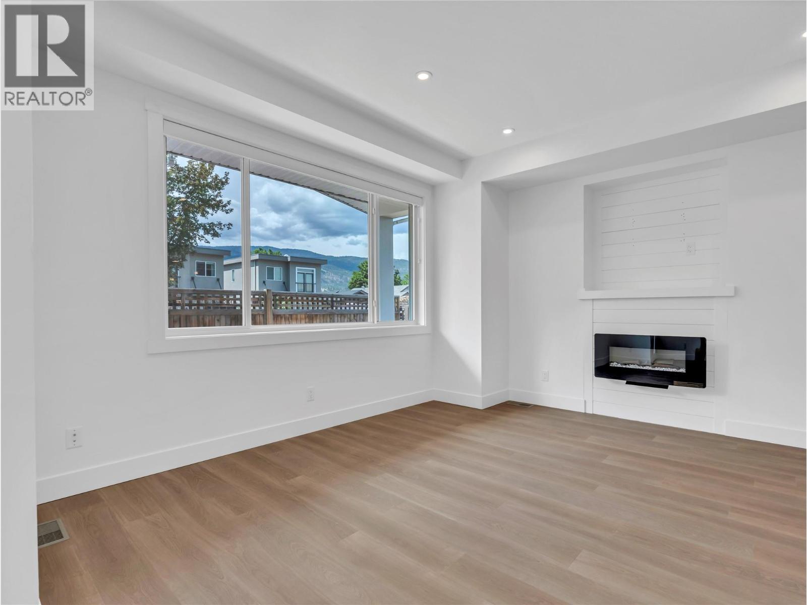 102 453 MAURICE Street, Penticton