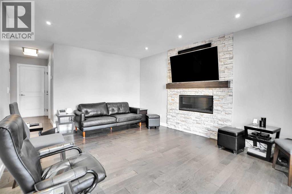 Single Family House for Sale in  Douglasbank Rise SE Douglasdale/Glen Calgary 