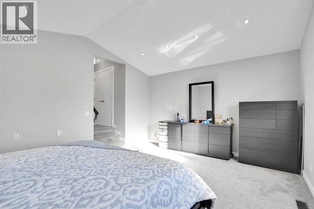 Single Family House for Sale in  Douglasbank Rise SE Douglasdale/Glen Calgary 