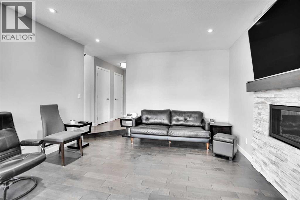 Single Family House for Sale in  Douglasbank Rise SE Douglasdale/Glen Calgary 