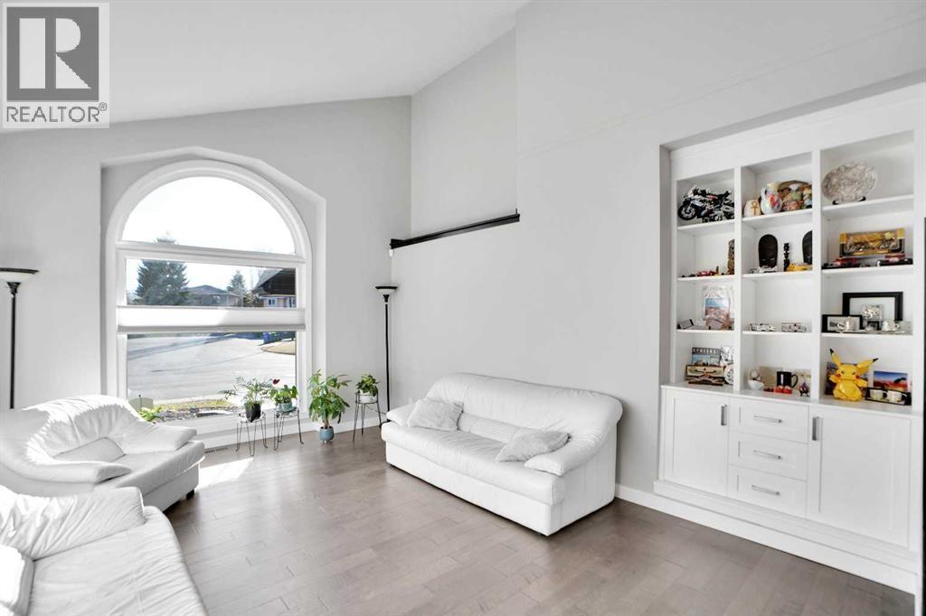 Single Family House for Sale in  Douglasbank Rise SE Douglasdale/Glen Calgary 