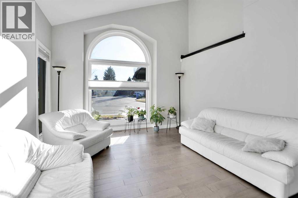 Single Family House for Sale in  Douglasbank Rise SE Douglasdale/Glen Calgary 