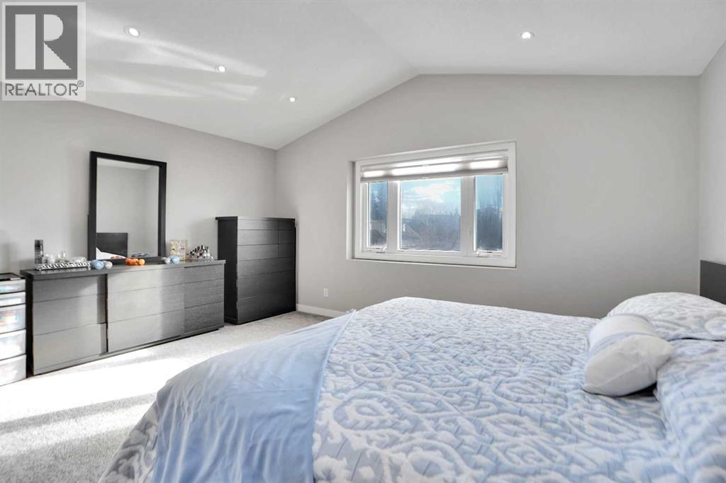 Single Family House for Sale in  Douglasbank Rise SE Douglasdale/Glen Calgary 