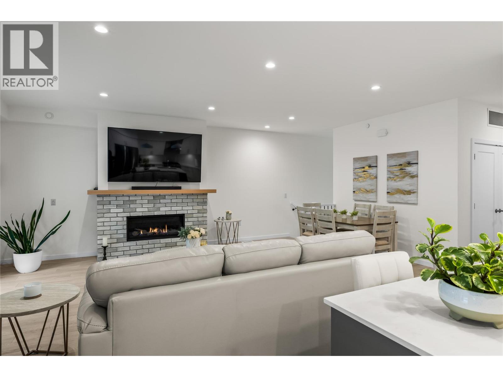 20 1979 Country Club Drive, Kelowna