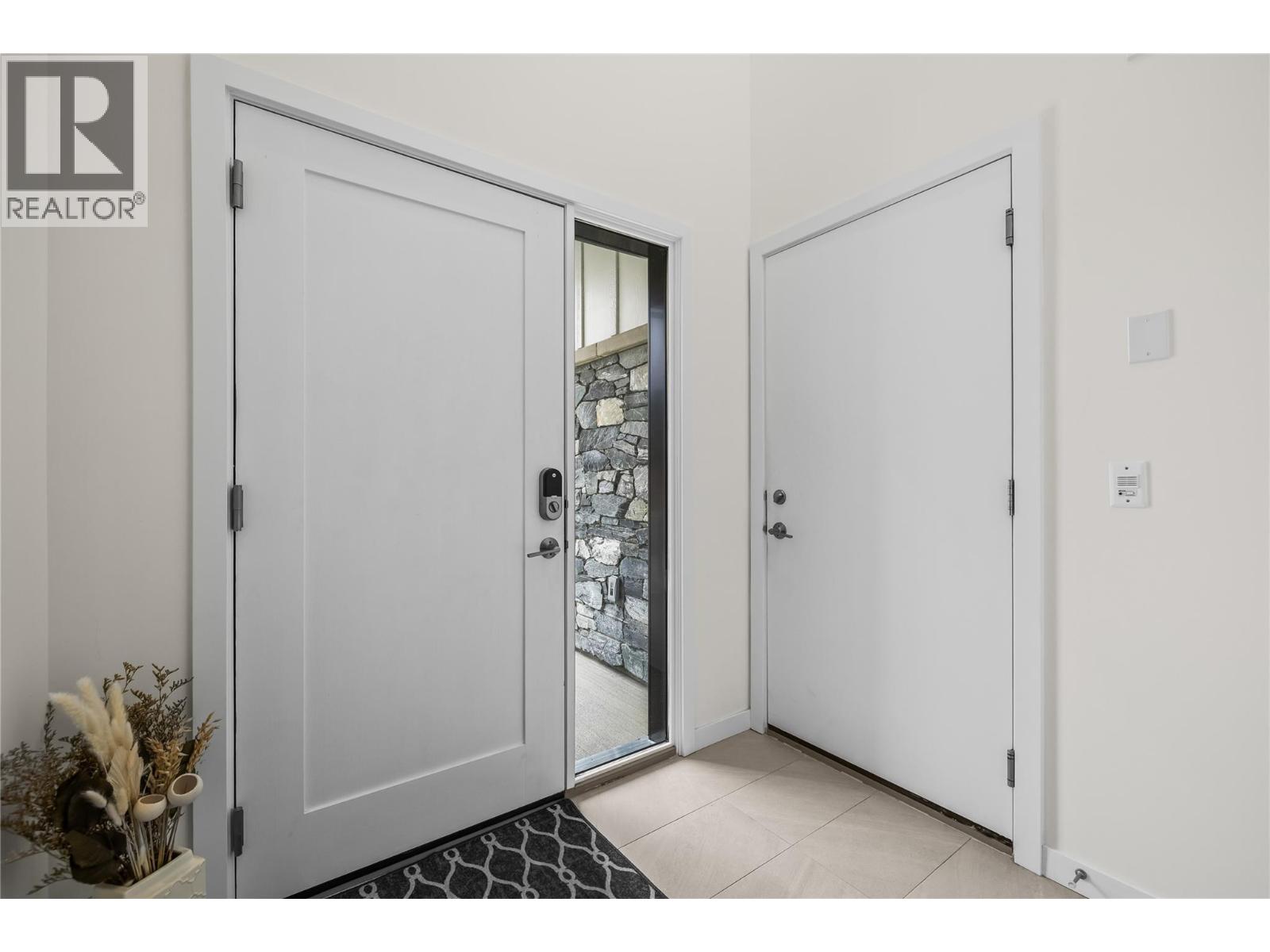 20 1979 Country Club Drive, Kelowna