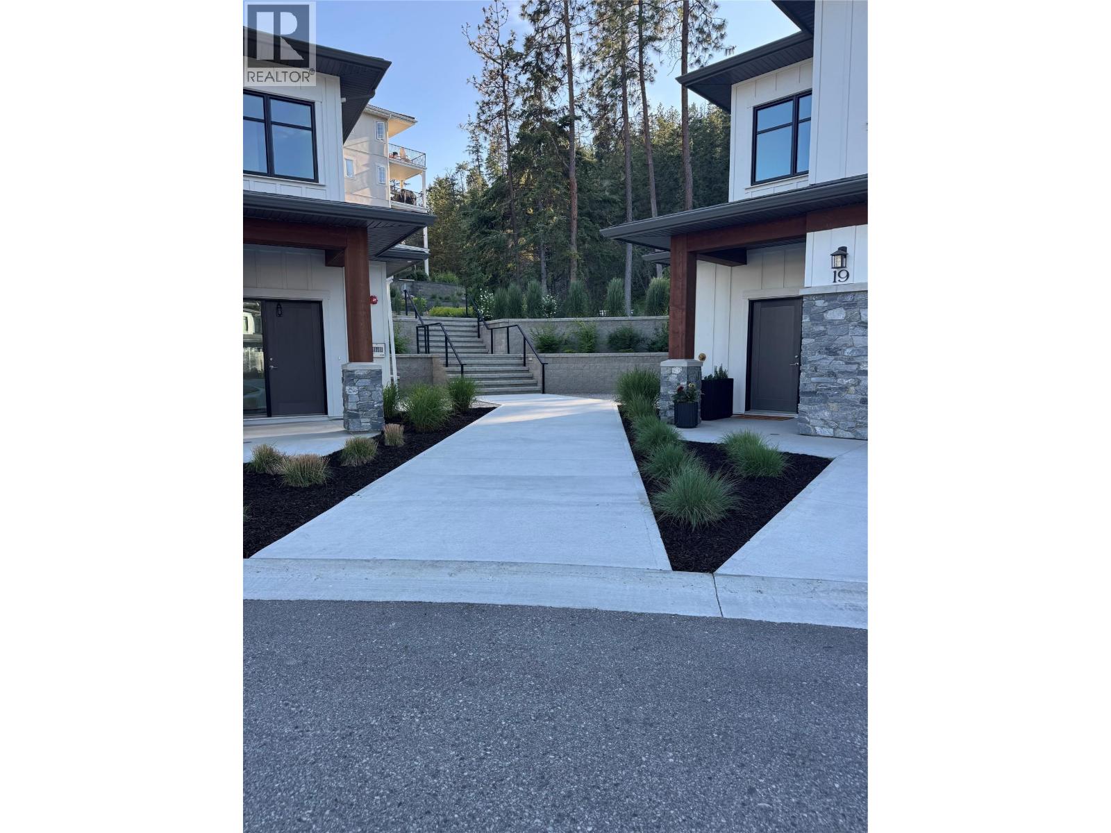 20 1979 Country Club Drive, Kelowna