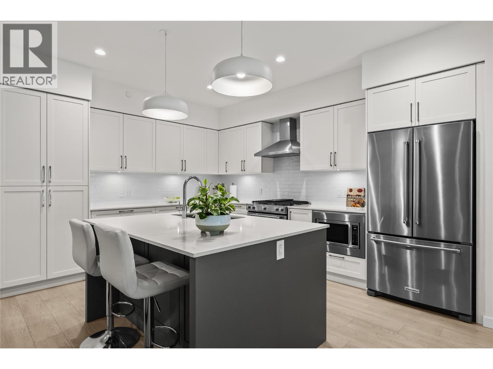 20 1979 Country Club Drive, Kelowna