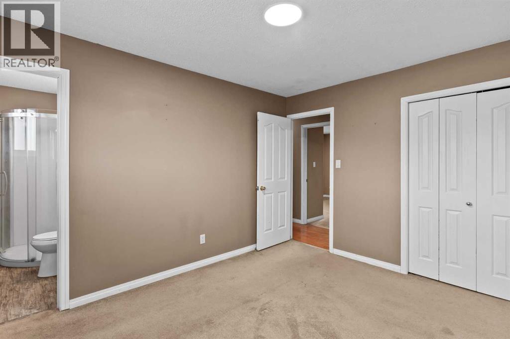 Single Family House Bi-level for Sale in  Templeview Way NE Temple Calgary 