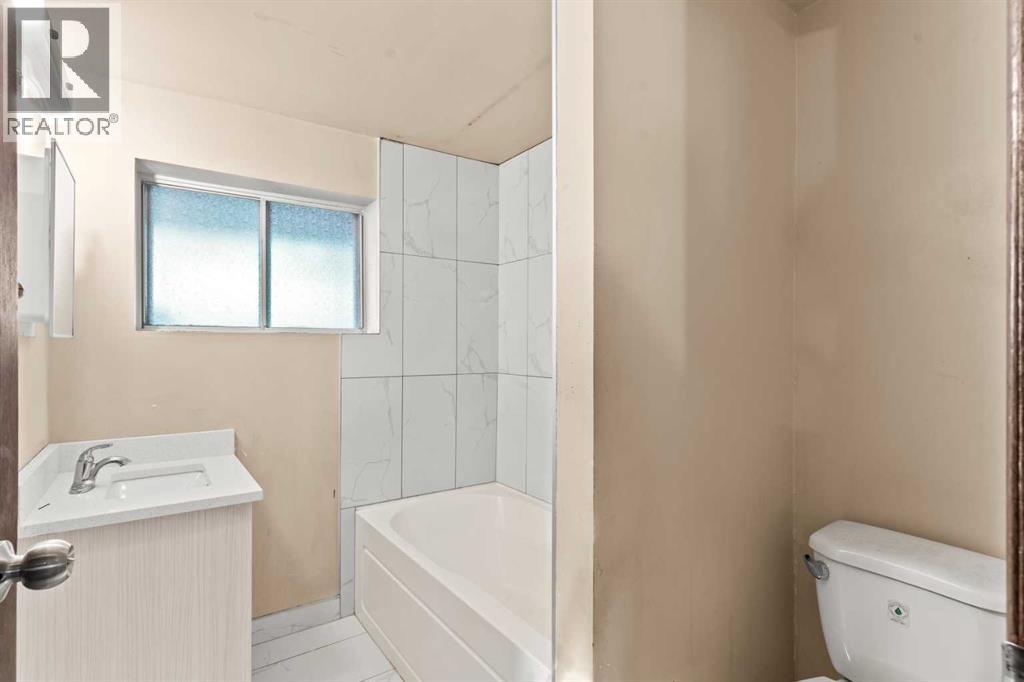 Single Family House Bi-level for Sale in  Templeview Way NE Temple Calgary 