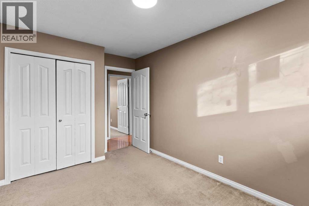 Single Family House Bi-level for Sale in  Templeview Way NE Temple Calgary 