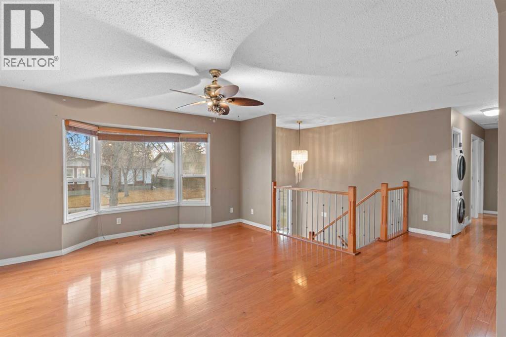 Single Family House Bi-level for Sale in  Templeview Way NE Temple Calgary 