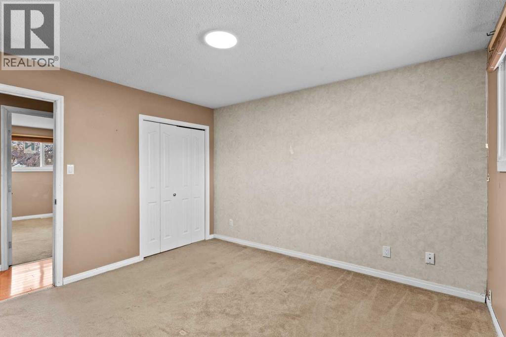 Single Family House Bi-level for Sale in  Templeview Way NE Temple Calgary 