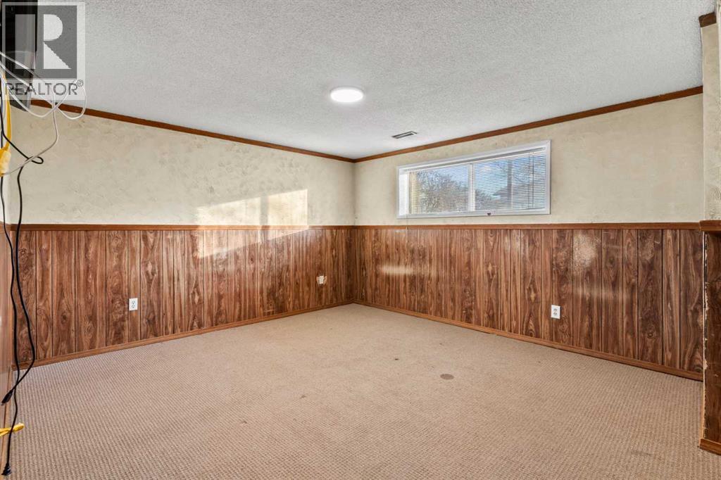 Single Family House Bi-level for Sale in  Templeview Way NE Temple Calgary 