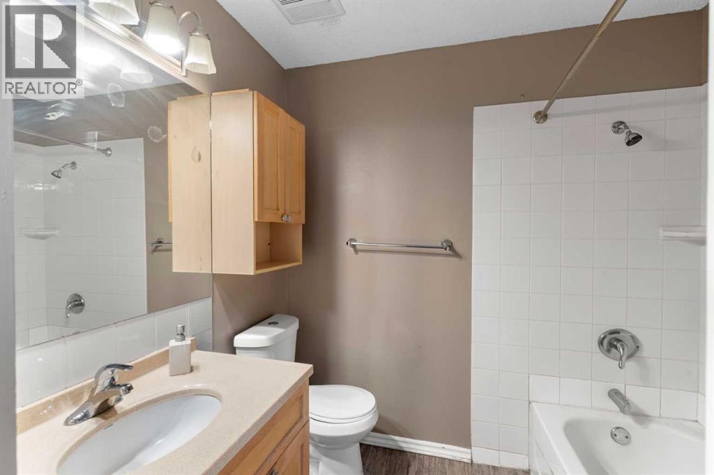 Single Family House Bi-level for Sale in  Templeview Way NE Temple Calgary 