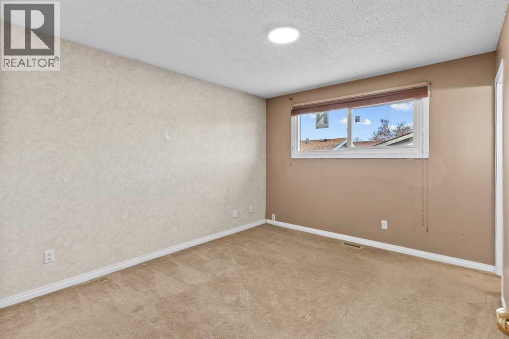 Single Family House Bi-level for Sale in  Templeview Way NE Temple Calgary 