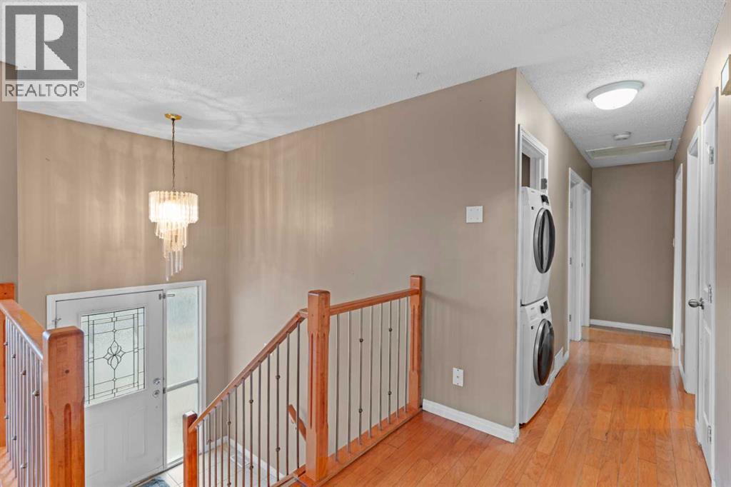 Single Family House Bi-level for Sale in  Templeview Way NE Temple Calgary 