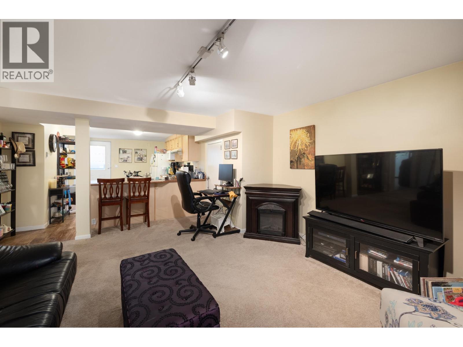 518 E 7TH STREET, North Vancouver