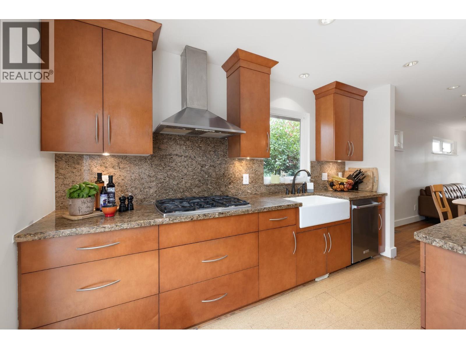 518 E 7TH STREET, North Vancouver