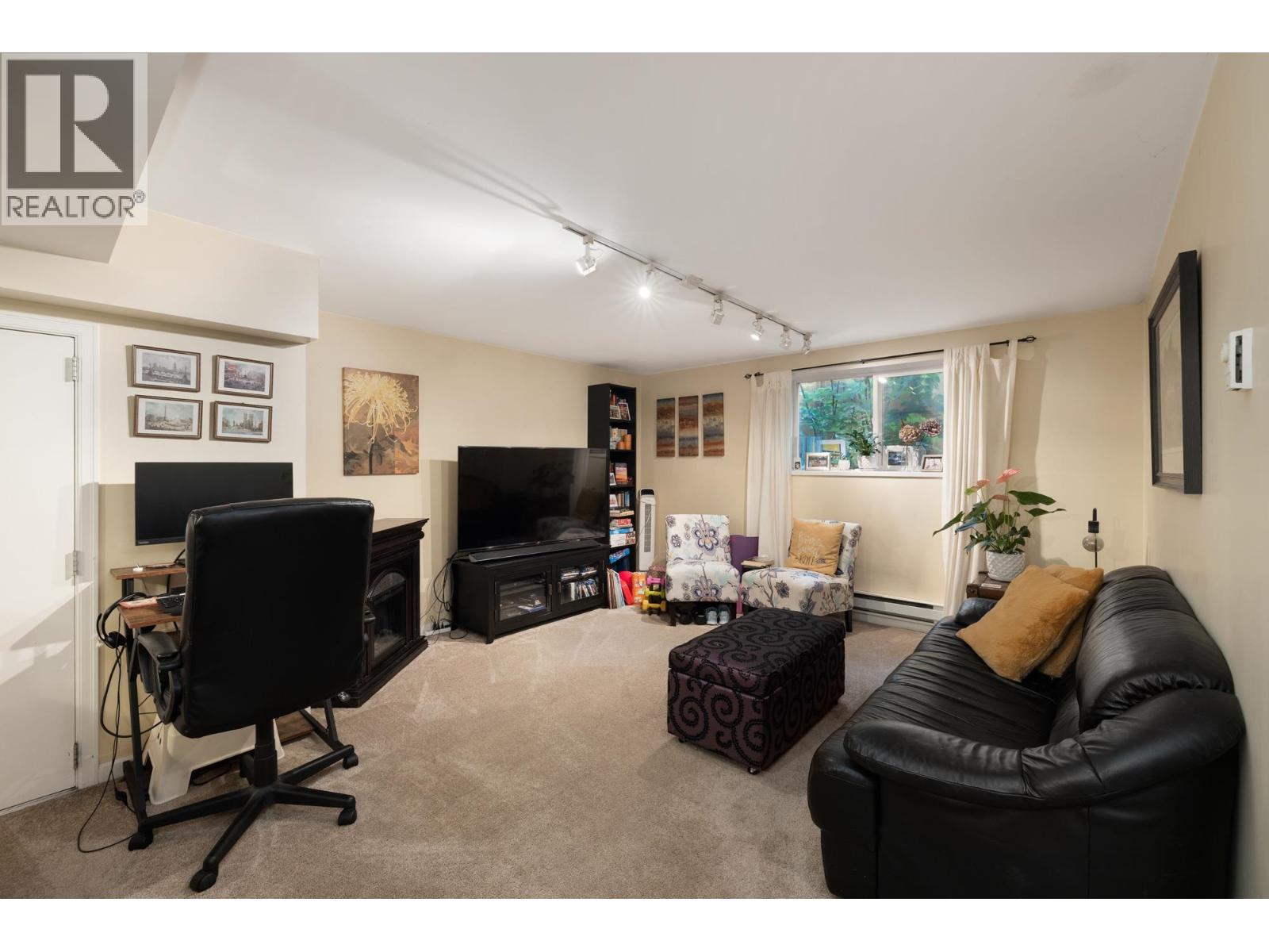 518 E 7TH STREET, North Vancouver