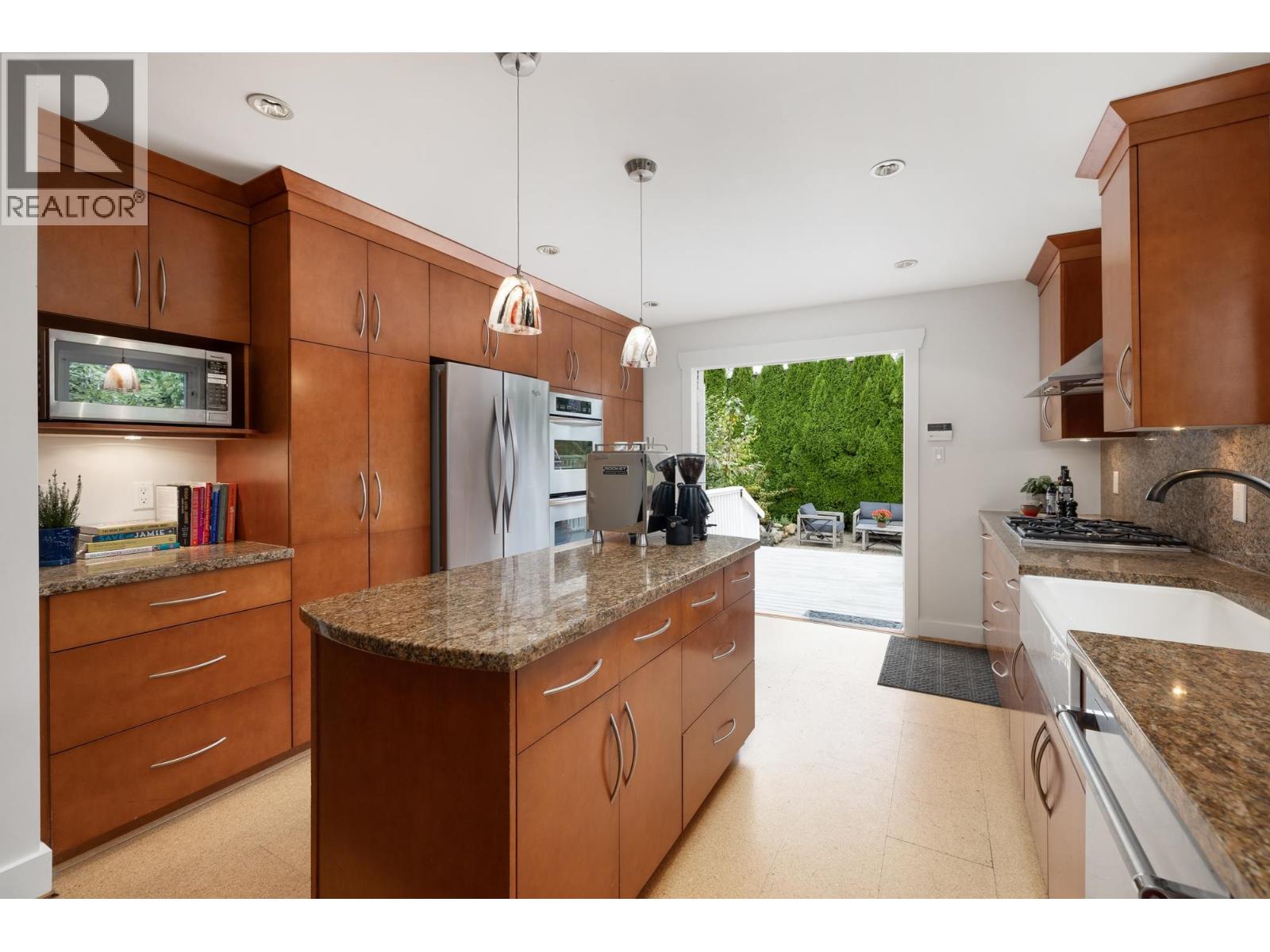 518 E 7TH STREET, North Vancouver