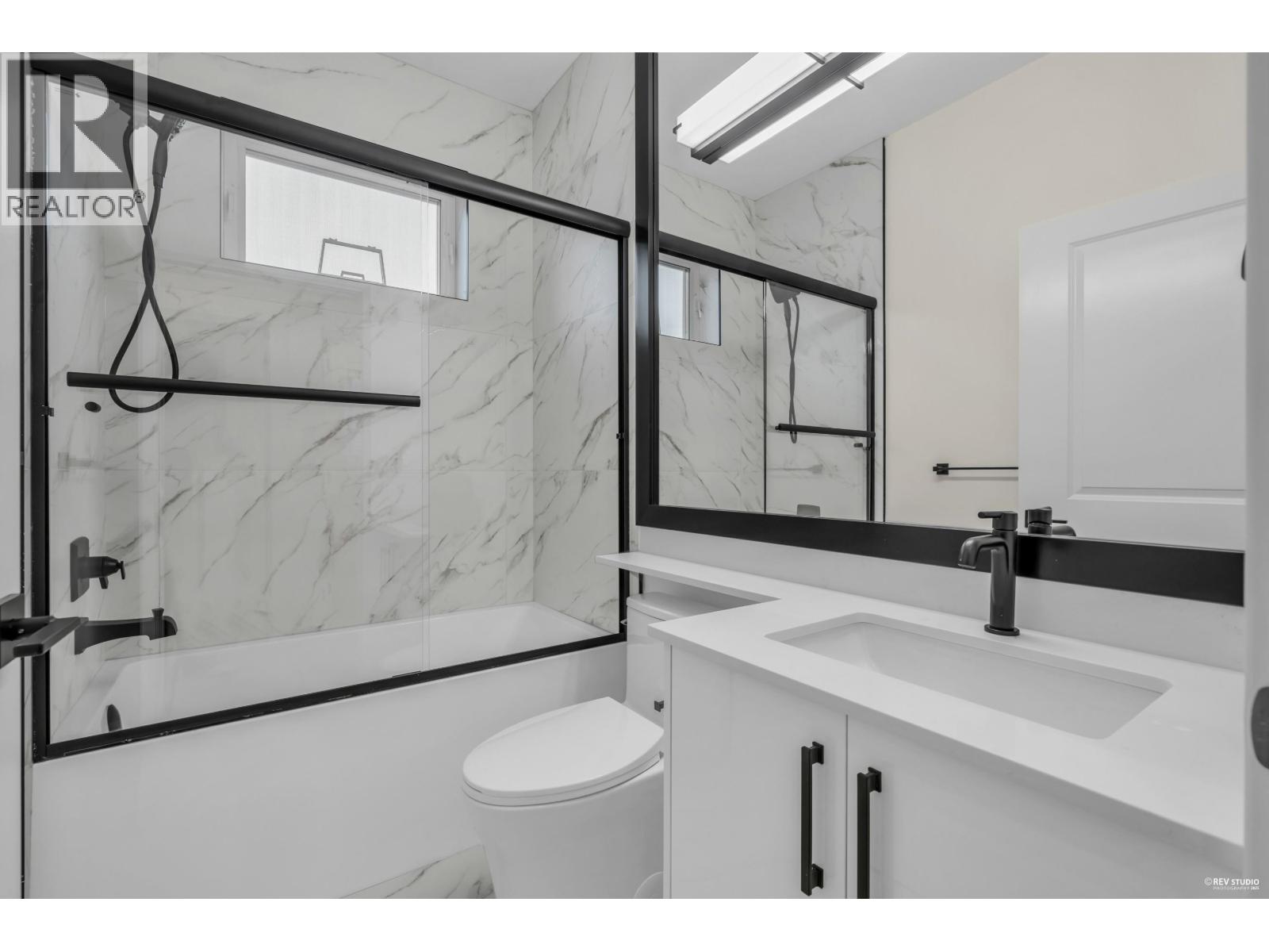 3 3090 VANNESS AVENUE, Vancouver