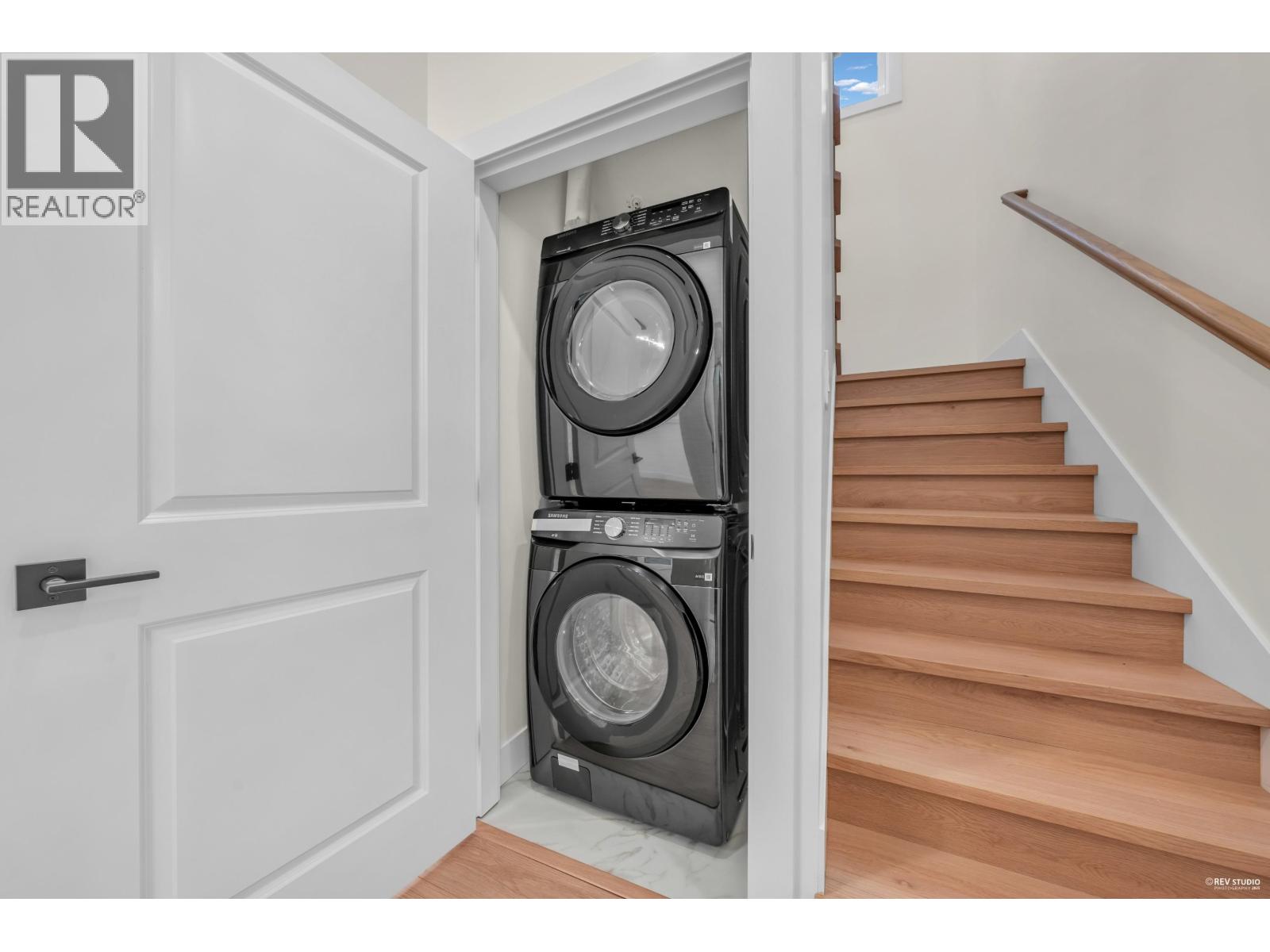 3 3090 VANNESS AVENUE, Vancouver