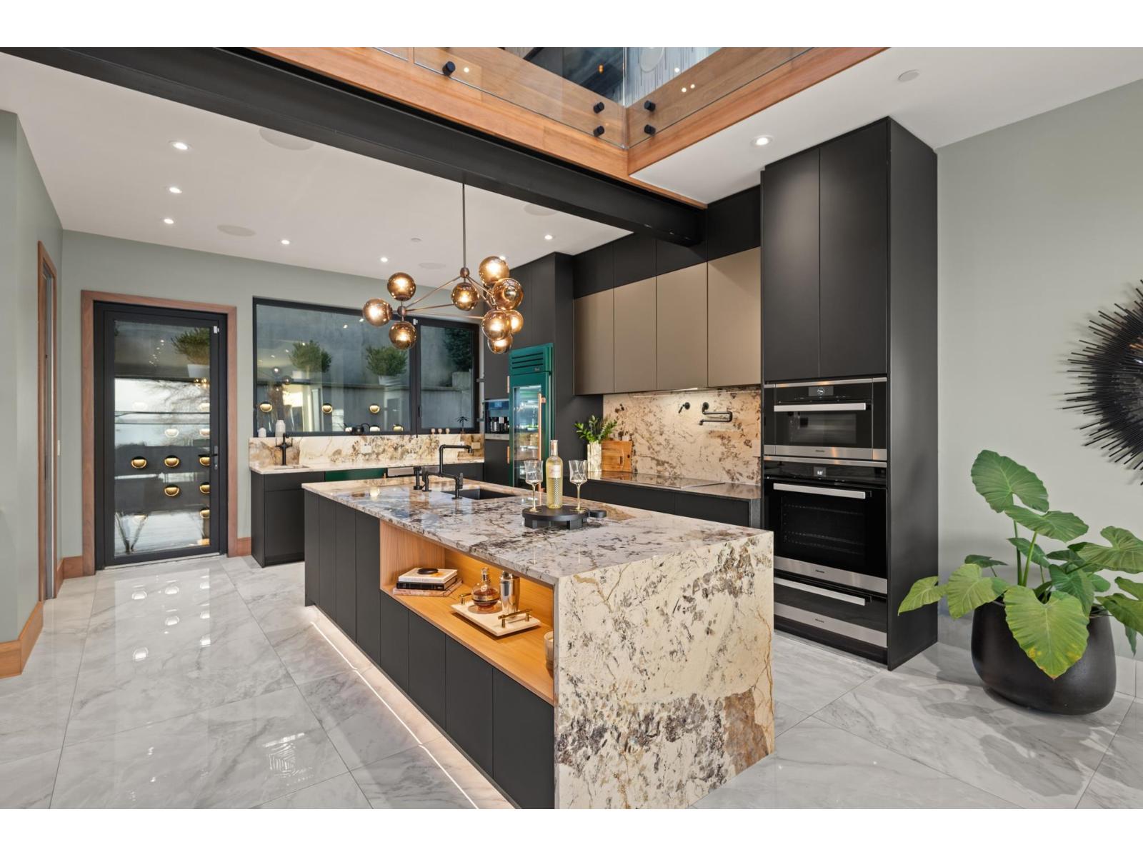 14555 MARINE DRIVE, White Rock