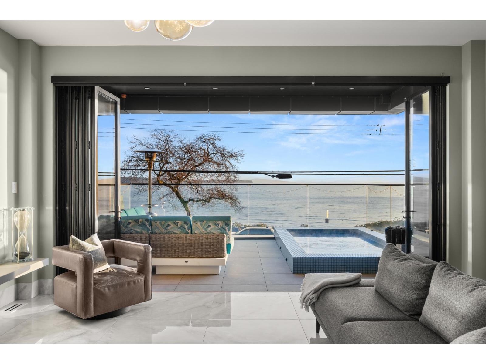 14555 MARINE DRIVE, White Rock