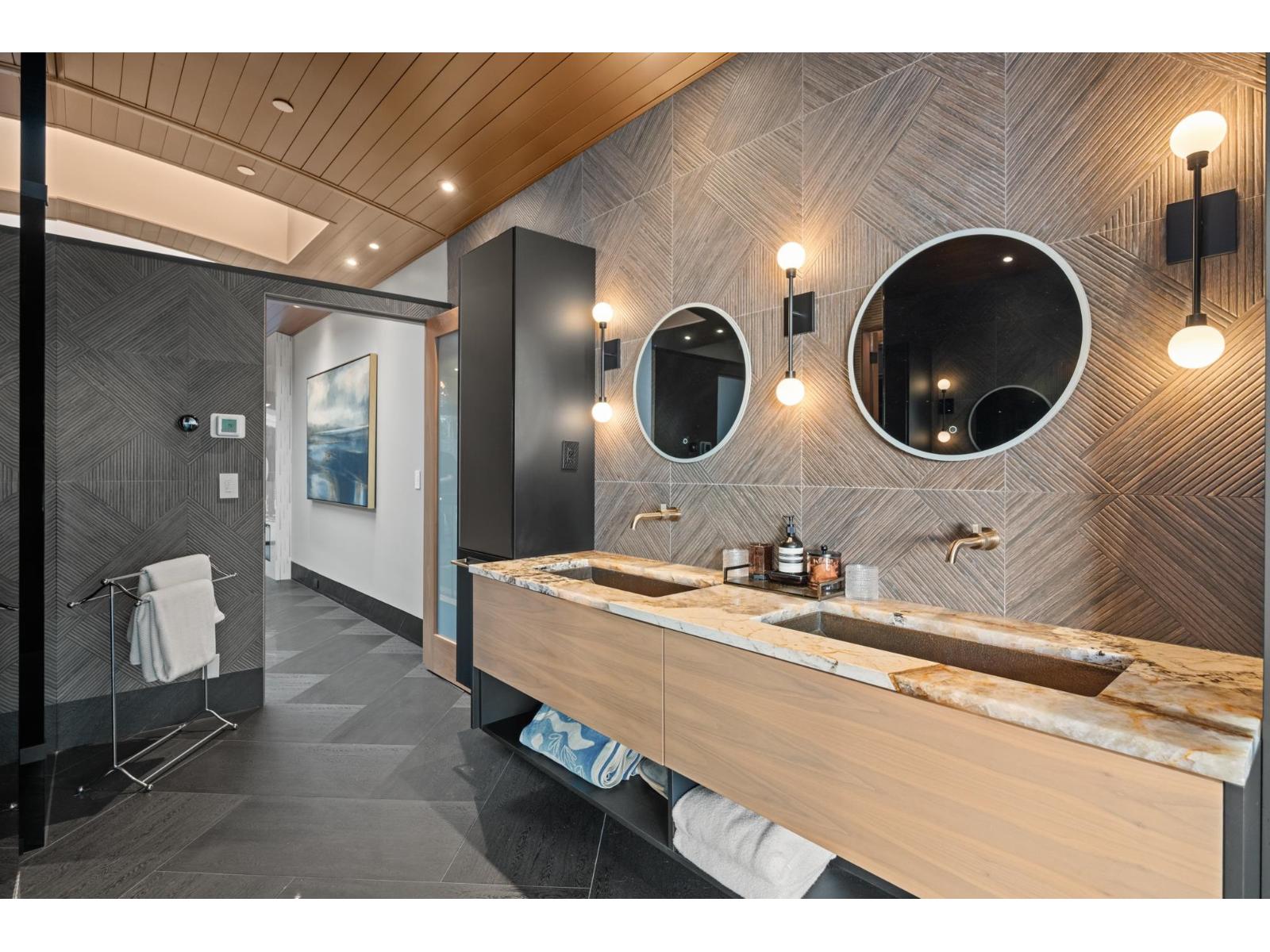 14555 MARINE DRIVE, White Rock